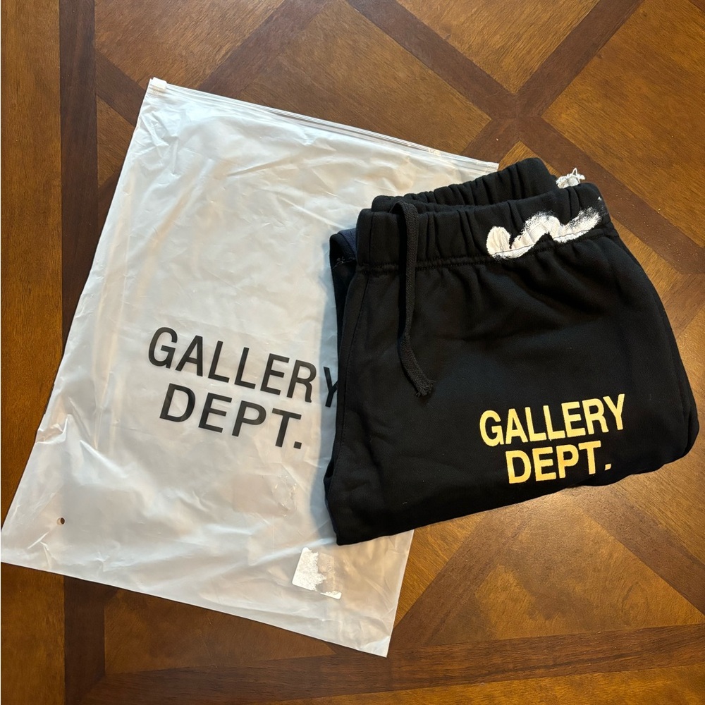 Gallery Dept. pants black, perfect condition. size XL but fits like a Large